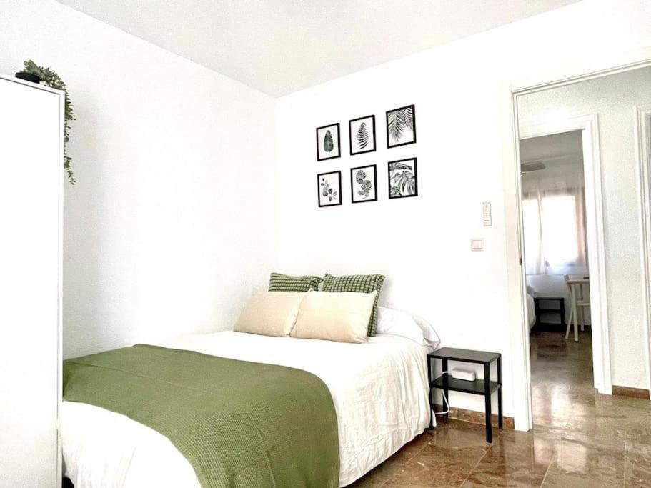Beautiful & Sunny Apartment Málaga Buitenkant foto