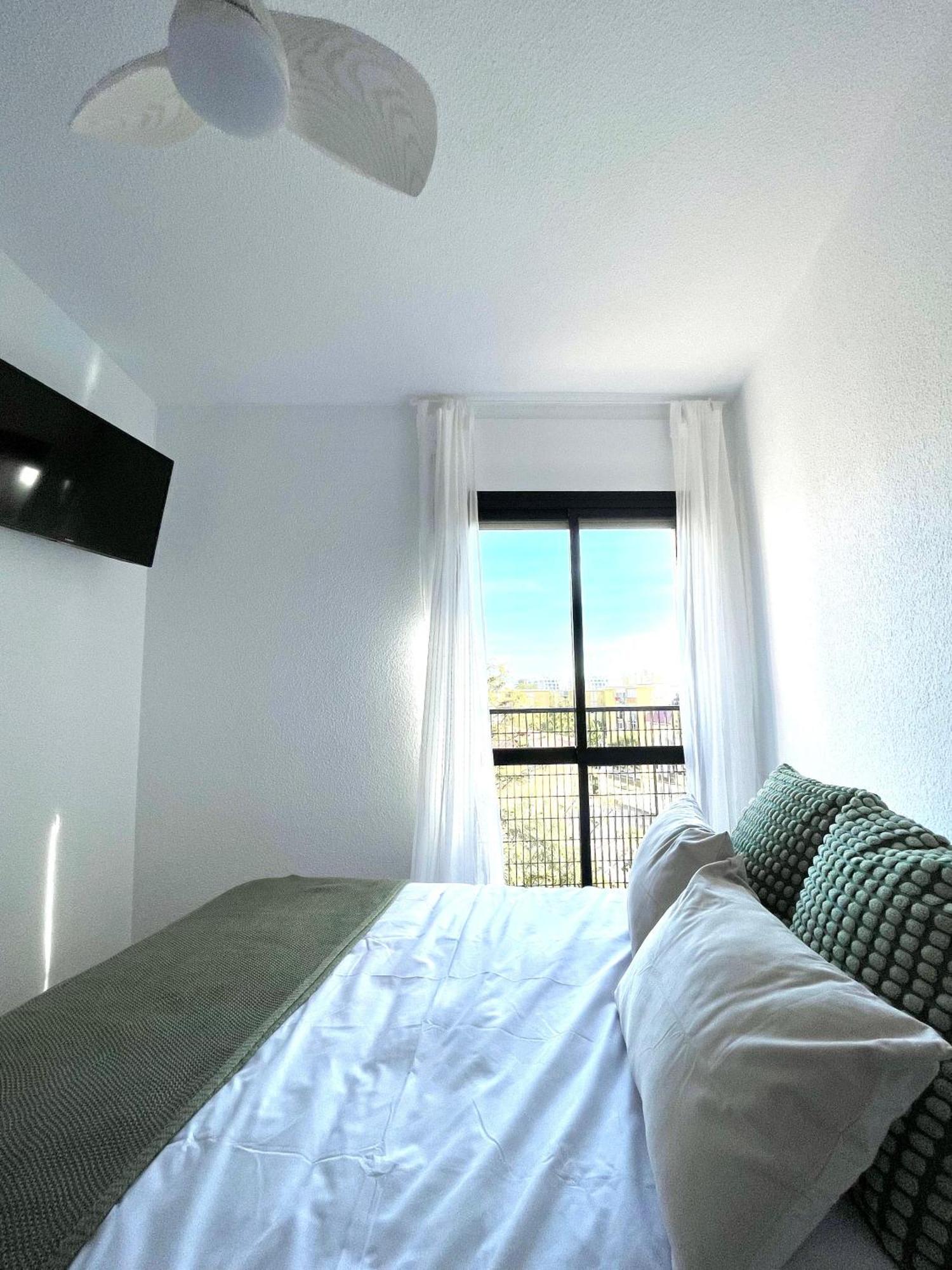 Beautiful & Sunny Apartment Málaga Buitenkant foto