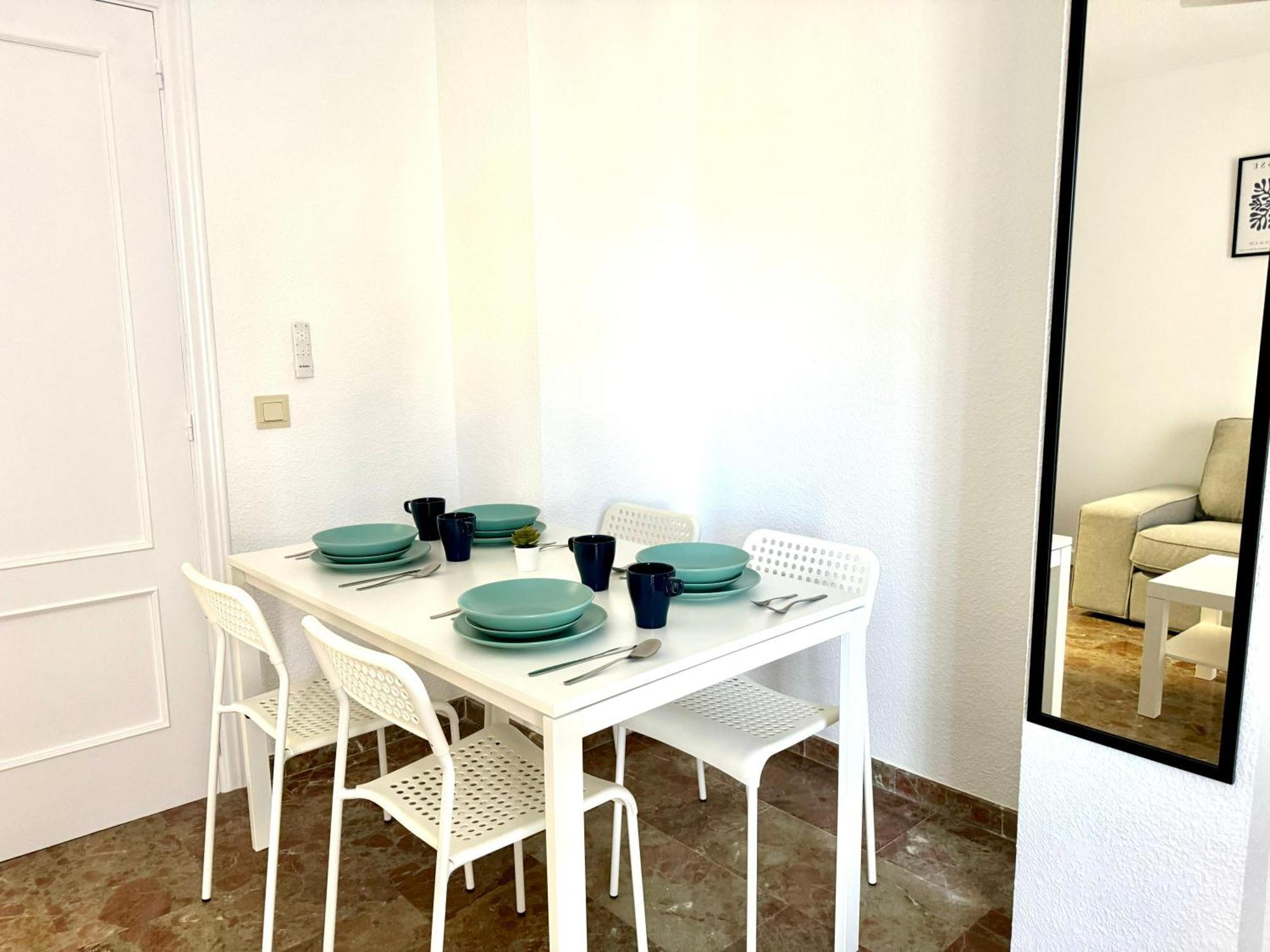 Beautiful & Sunny Apartment Málaga Buitenkant foto